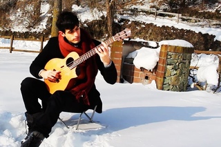 “Snow (Hey Oh)“ played in the snow