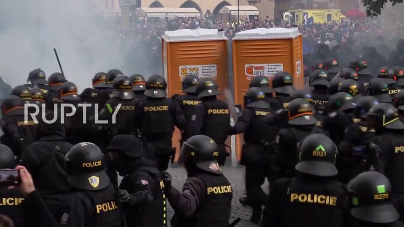 Czech Republic: Violent clashes erupt between police and sports fans protesting COVID