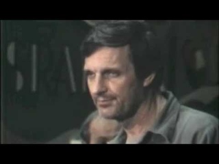 Rarely seen footage of Hawkeye (Alan Alda) Part 1 MASH Final shoot news conference