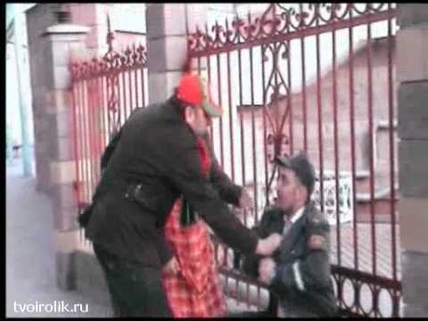 Секс на улице. Мент ипашит