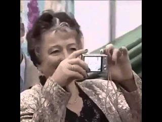 Бабулю на утренник послали))
