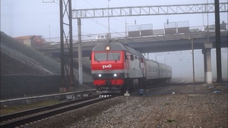 Тепловоз ТЭП70БС-254 с поездом Калина красная и световое приветствие.