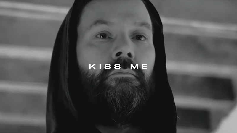 REA GARVEY KISS