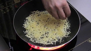 Салат в сырной тарелке
