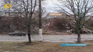 ЖИТЕЛЬНИЦА ЖЕЛЕЗНОГОРСКА ОБРАТИЛА ВНИМАНИЕ НА МНОГОЛЕТНЮЮ НЕСАНКЦИОНИРОВАННУЮ СВАЛКУ ПО УЛ. МИРА
