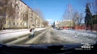 Чуть не сбил школьницу, которая бросилась под колеса. Тюмень, Ткацкий проезд,