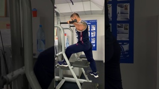 Жим ногами в гравитроне по одной ноге