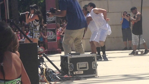 Becky G shower live splash
