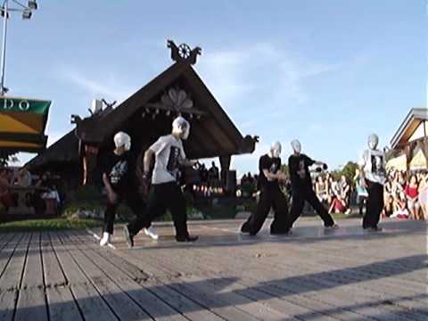 HDM Hard Dancers Motion Performance in