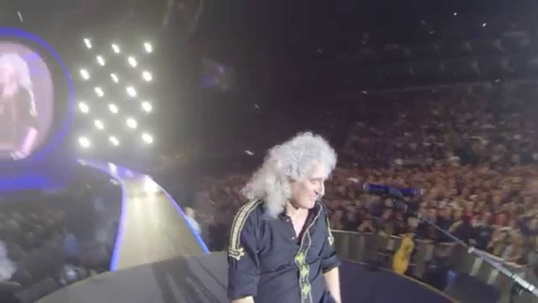 Brian Mays Selfie Stick Video O2 London, January 18,