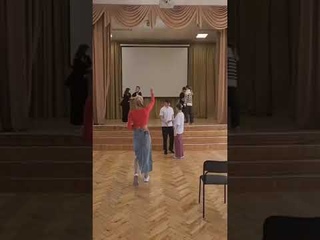 Марина Дрождина. Репетиция перед последним звонком.