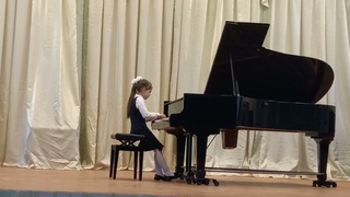 Скрябина Элина 9 лет  А . Гедике             " Танец"