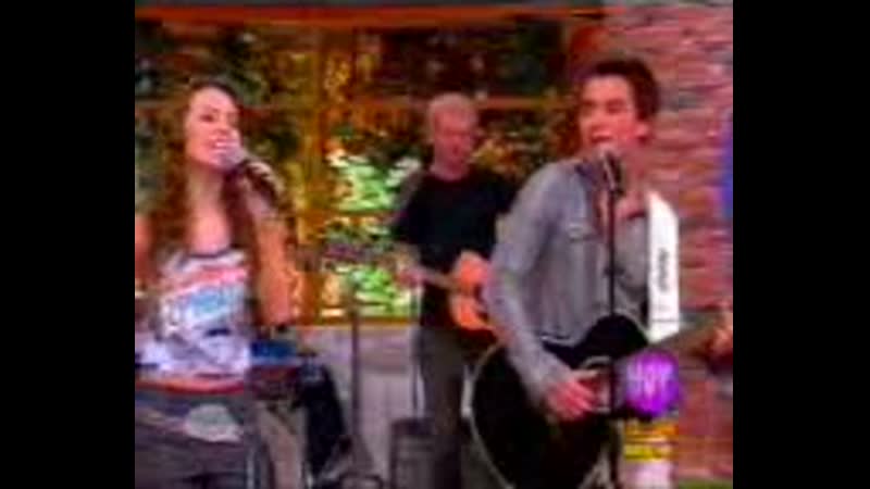 Programa Hoy Sandy Junior cantam Muy Cerca de Ti, em