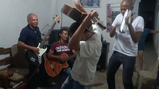 el mejor del mundo con el requinto,buena improvisacion
