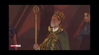 Кощунство! Использование образа священника и священнической одежды в сатанинском обряде поклонения.