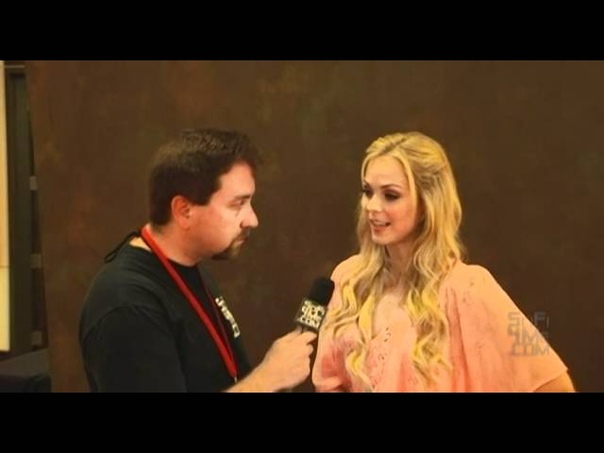 LAURA VANDERVOORT at Dallas Comic