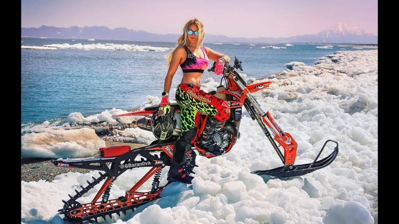 Snowbike Girl Девушка На