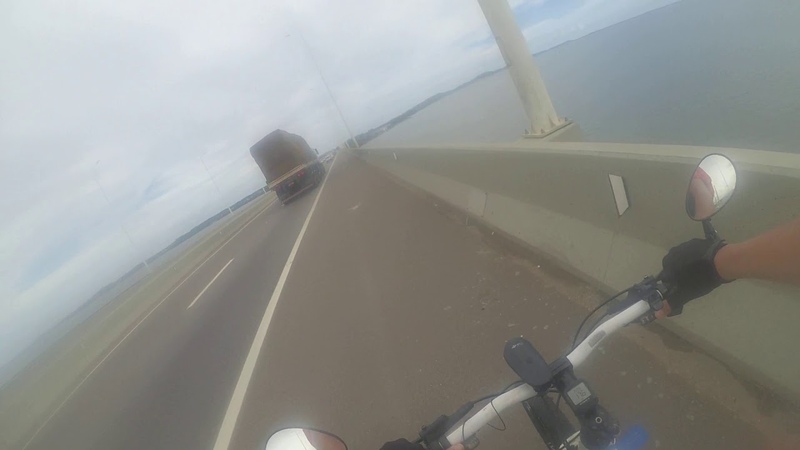 Pedalando na BR 101 ( Lagoa do Imaruí, Laguna