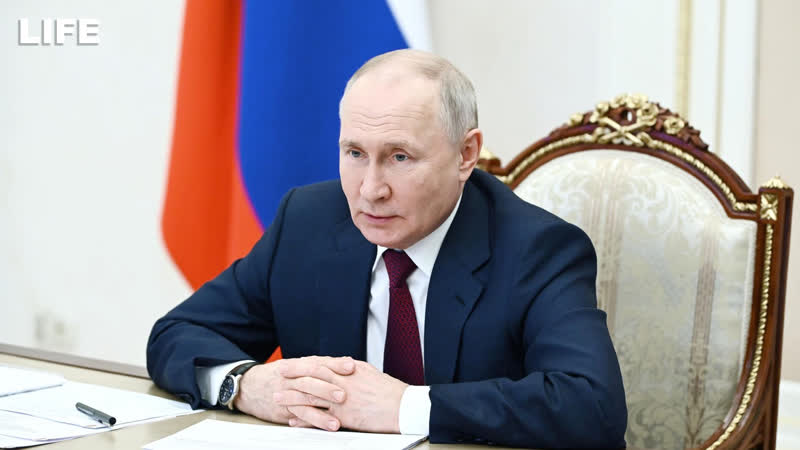 Путин общается с экипажем