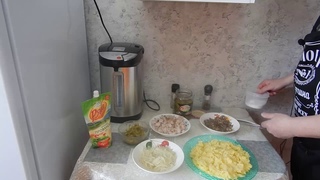Слоеный салат Лемберг с грибами и мясом, очень сытный и вкусный