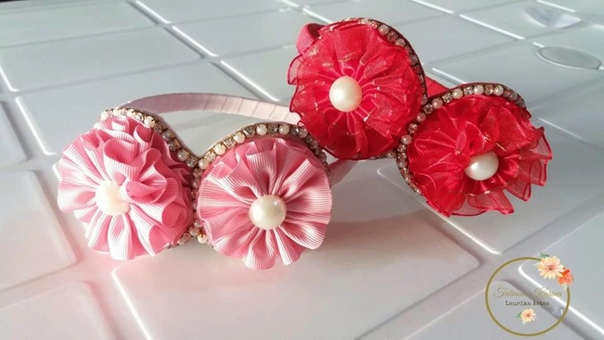 Tiara com aplique de flores de fita cetim, gorgurão ou organza by Tatiana Karina PAP, DIY,