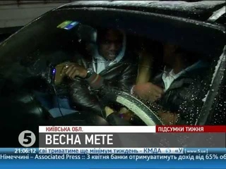 ПОВНИЙ ВЕСНЕЦЬ: Київ рятуться самотужки