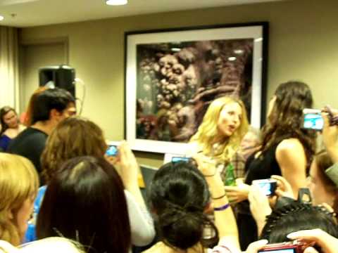 Alona Tal, Julie Mc Niven and Traci Dinwiddie singing Carry On My Wayward Son at Vancouver