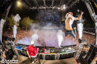 The Chainsmokers - Live @ Ultra Music Festival 2016