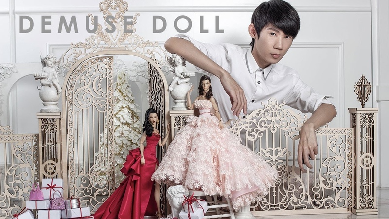 De Muse Doll Christmas