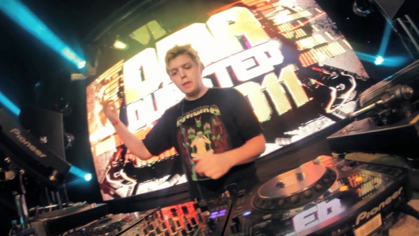 Flux Pavilion Doctor P Skism Bare Noize Mensah Khadafi Dub 2011 DMAs ( UK)