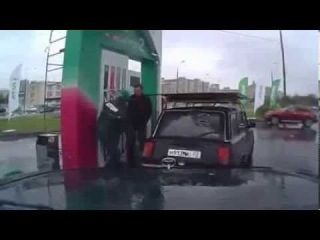 Веселый заправщик на башкирке!!!