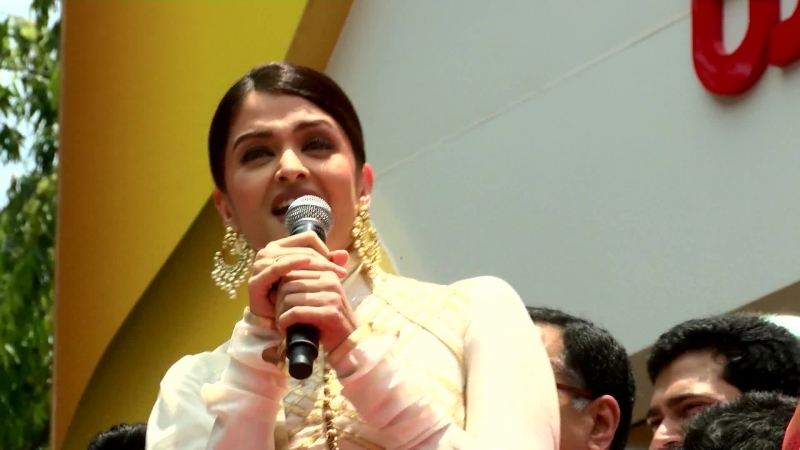 Chennai Got Jammed Kalyan Jewellers Inauguration Aishwarya Rai Amitabh Bachchan