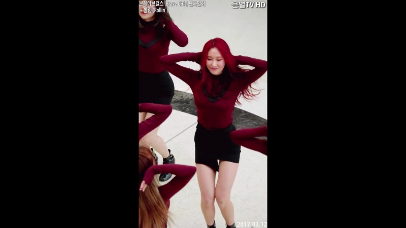 170312 Brave Girls Rollin ( Minyoung) Hottracks, Times Square
