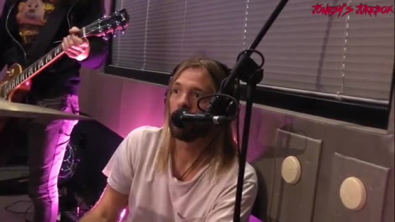 Taylor Hawkins and Chevy Metal In studio on Jonesys Jukebox Keep Yourself