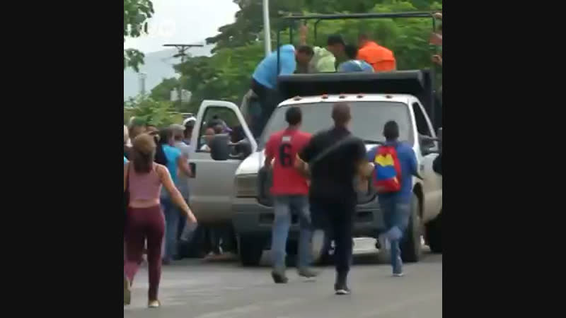 Nicolás Maduro Juan Guaido