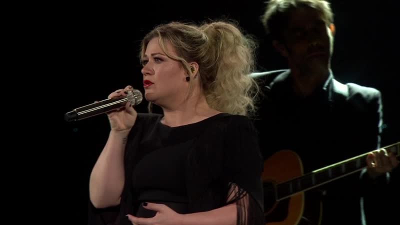 Kelly Clarkson Crazy ( Patsy Cline cover Meaning of Life Tour Live 02, 16,
