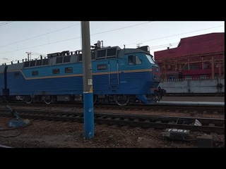 ЧС8-009 разгоняет на полную Скаженый Кобзар 49/50 Киев - Трускавец со станции Киев-пасс