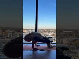Headstand flow! #stretching #flexibility #yogagirl