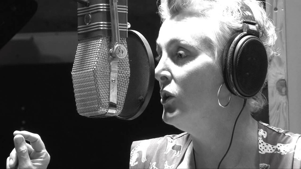 Fly Me To The Moon cover Julie