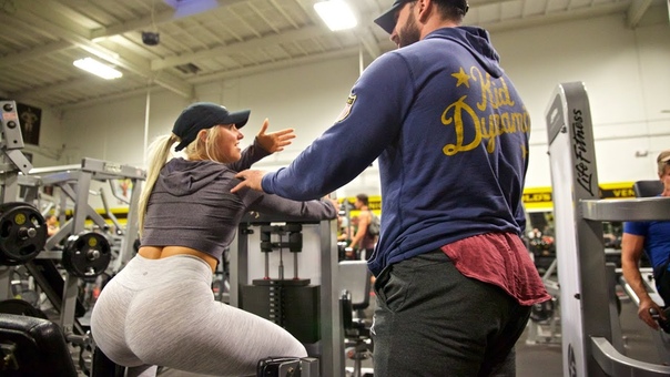 HITTING ON GIRLS AT GOLDS GYM THE