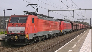 Treinen op station Tilburg Reeshof | 12 april 2022