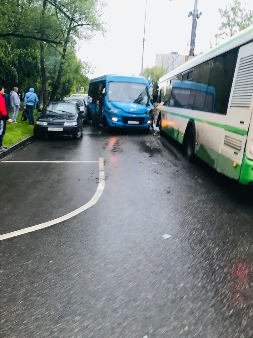 Еще одно ДТП с "безопасными" повозками Мосгортанса Это картинка