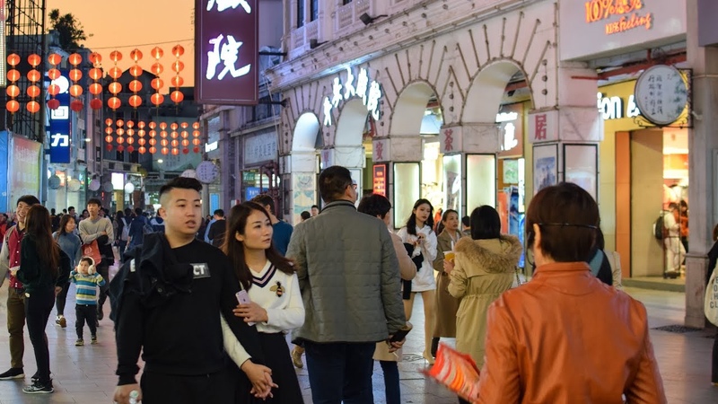 Walking around Guanzhou Shangxiajiu shopping