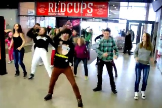 Христианский флешмоб ’’JESUS LOVES YOU’’ В Мариуполе!!!  "YouthDance"