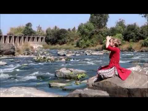 Meditazione con lacqua a Brahmapuri