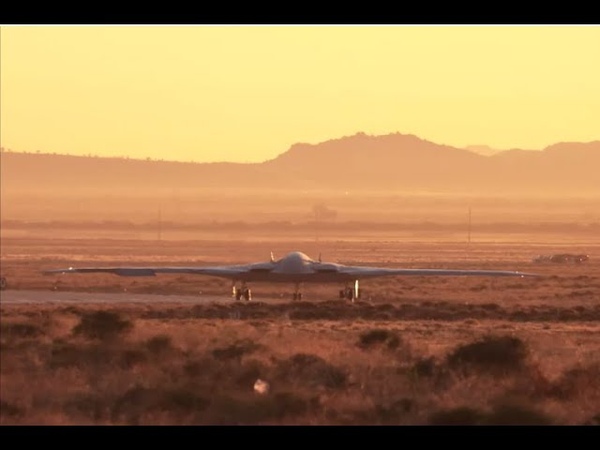 Images of US Air Forces new B 21 Raider stealth bomber on its first