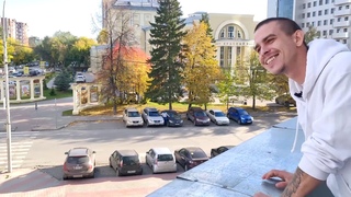 Артем Худяков читает стихотворение Сергея Есенина Мне осталась одна забава