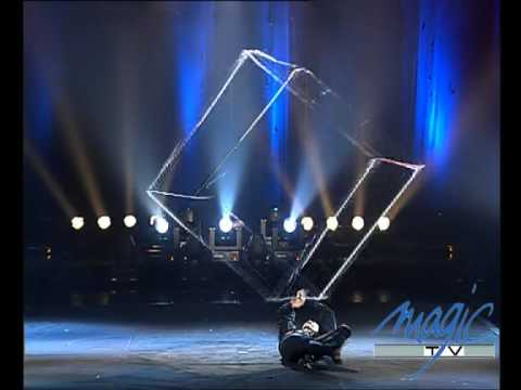 T KATCH JONGLAGE LE CUBE GÉ ANT LE PLUS GRAND CABARET DU