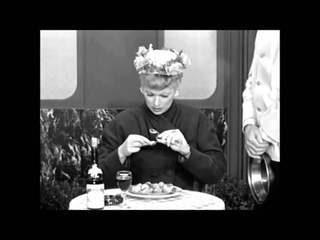 Lucy in a Paris cafe