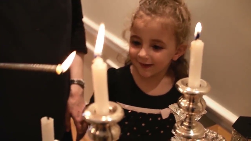 Шаббат шалом Shabbat Shalom Мама зажигает